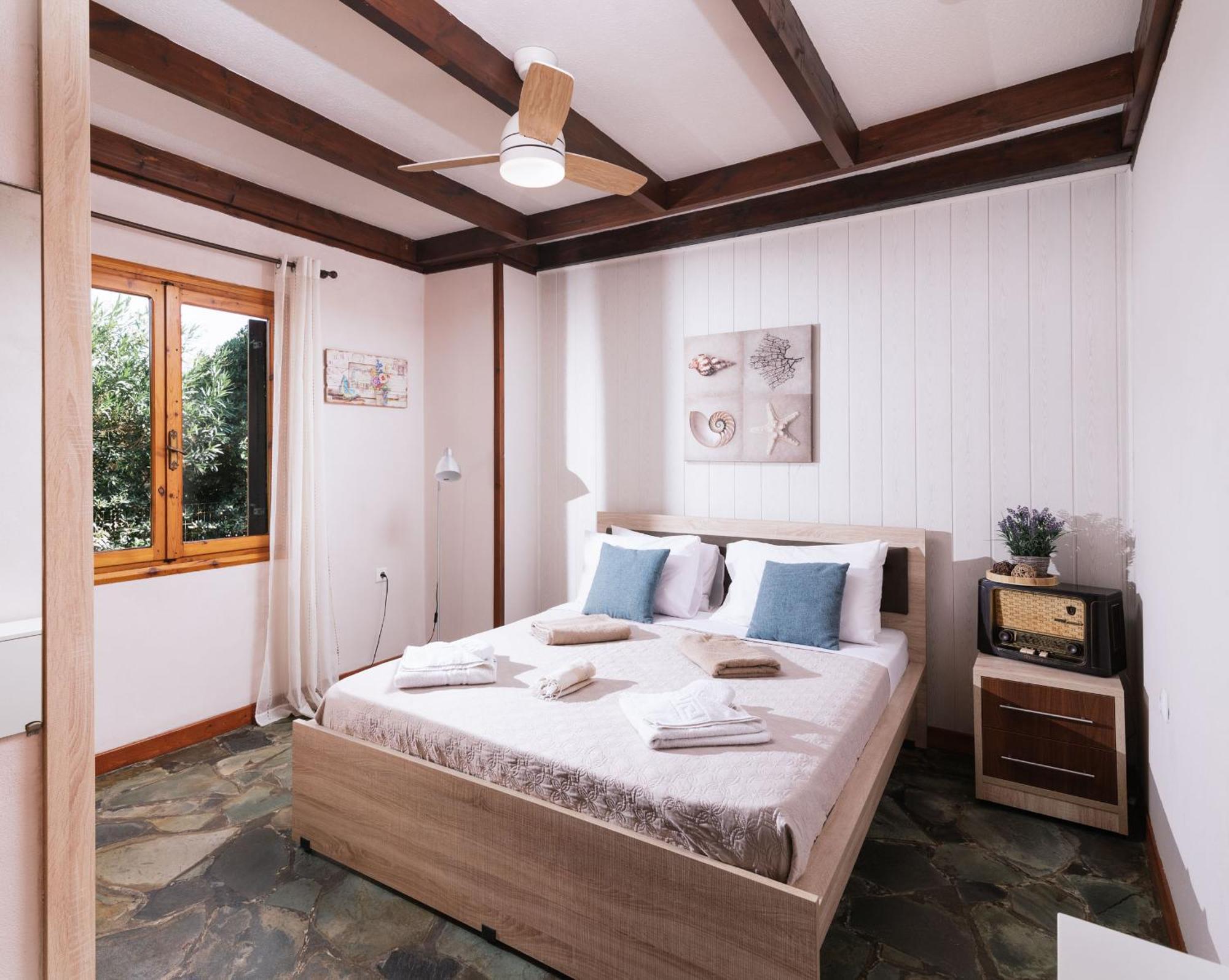 Wooden Beach House Gerani  Ngoại thất bức ảnh